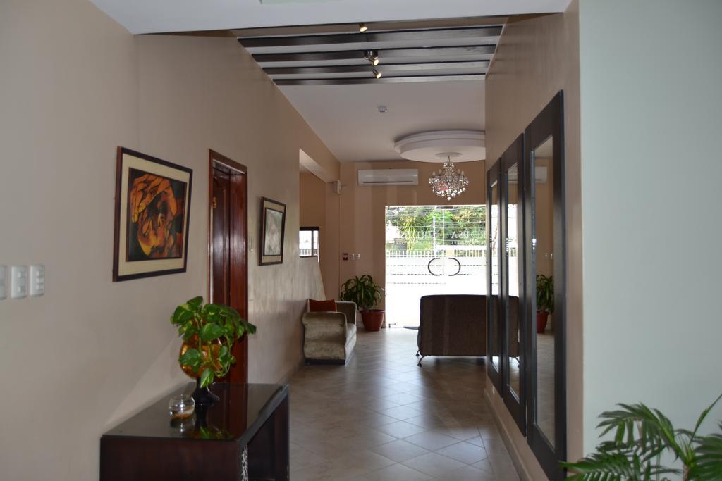 Urdesa Suites Hotel グアヤキル エクステリア 写真