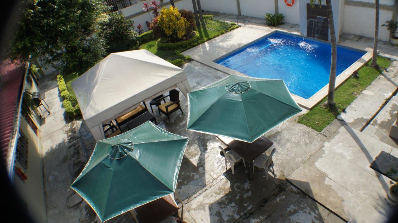 Urdesa Suites Hotel グアヤキル エクステリア 写真