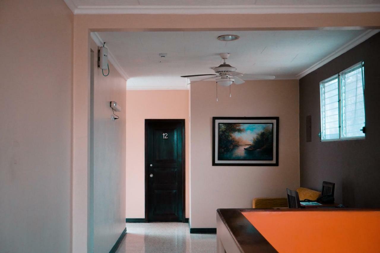 Urdesa Suites Hotel グアヤキル エクステリア 写真