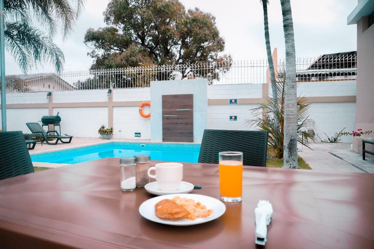 Urdesa Suites Hotel グアヤキル エクステリア 写真