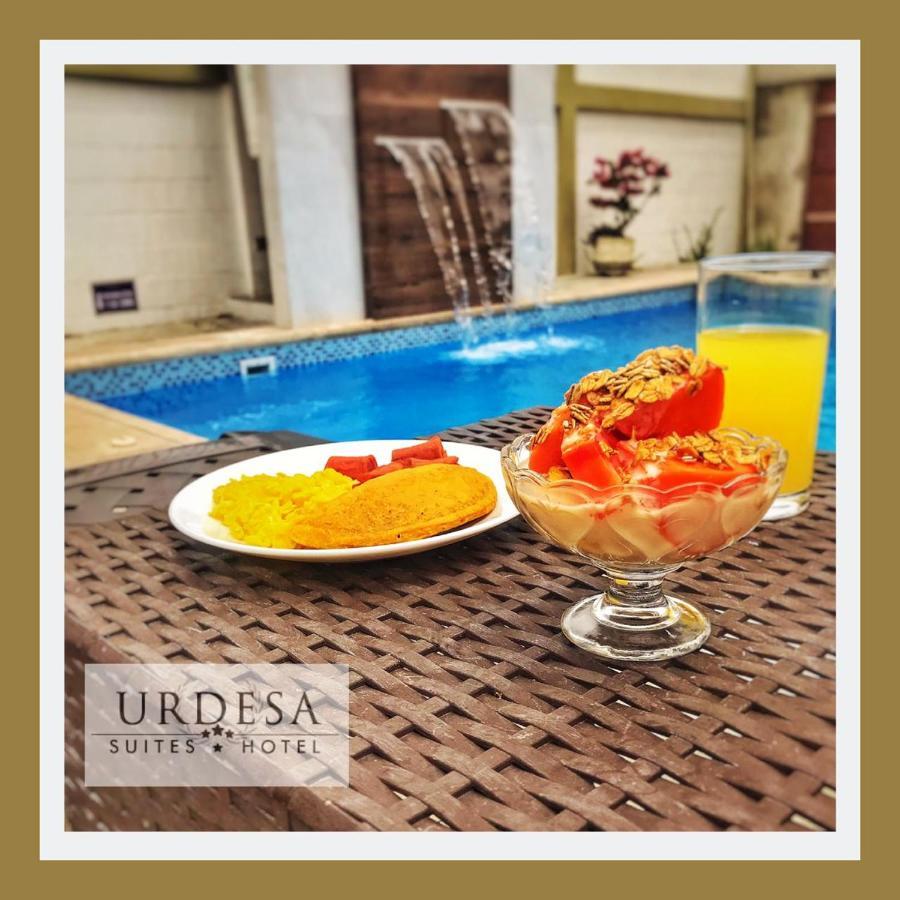 Urdesa Suites Hotel グアヤキル エクステリア 写真