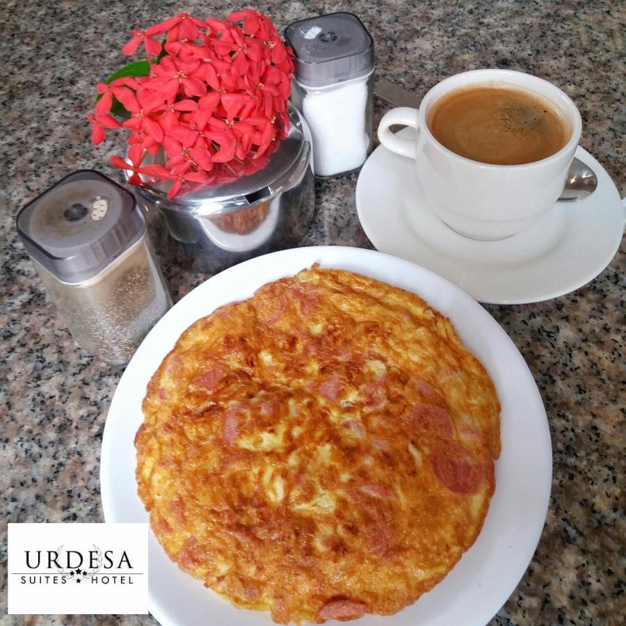 Urdesa Suites Hotel グアヤキル エクステリア 写真