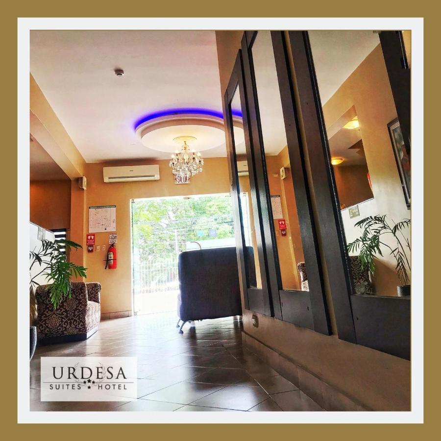 Urdesa Suites Hotel グアヤキル エクステリア 写真